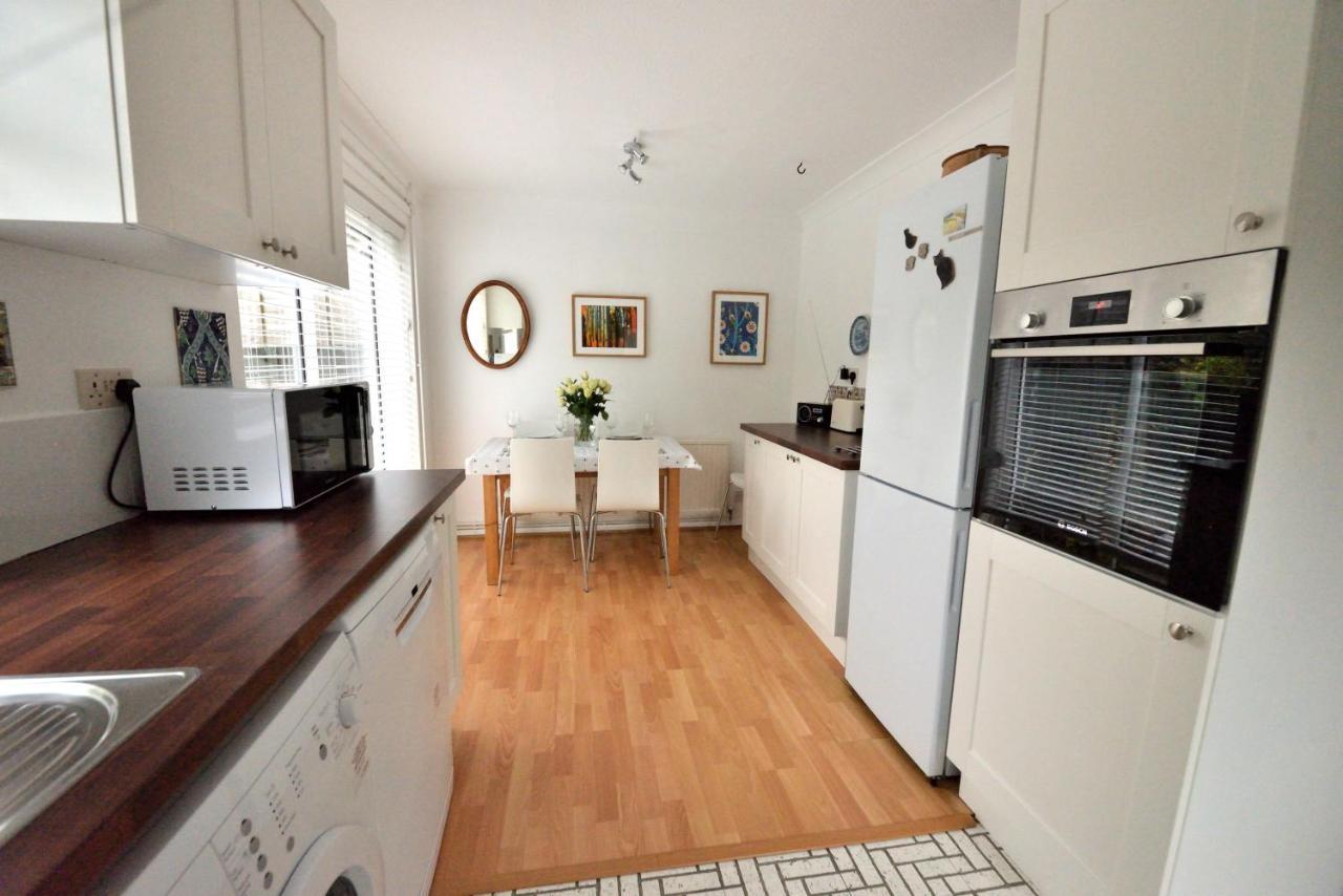 Cosy House, A Train Spotter'S Delight! Villa New Alresford Exteriör bild